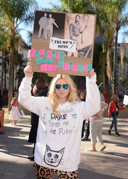 女性のマーチ　プラカード　Women's March　ケシャ　Kesha