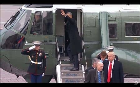 バラク・オバマ　Barack Obama 　バケーション　休暇　旅行　パームスプリングス　ゴルフ　一人　リラックス　政府専用機　ヘリコプター