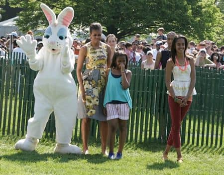 オバマ・ファミリー Obama Family　イースター　イベント　家族参加　ミシェル・オバマ　マリア･オバマ　ナターシャ･オバマ　サーシャ