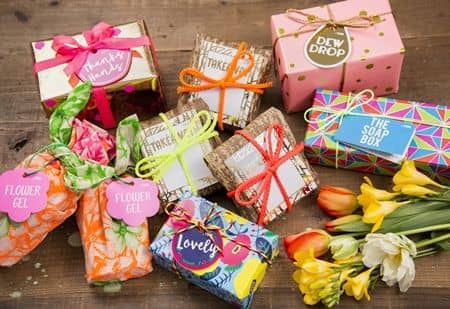 ラッシュ　Lush　ギフトボックス　2月15日発売　カラフル　可愛い　ホワイトデー　限定　石鹸　プレゼント　おすすめ