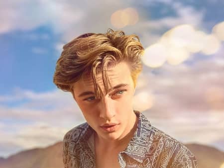H&M Loves Coachella H&M コーチェラ コラボ コレクション ラッキー・ブルー・スミス 姉 バンド The Atomics