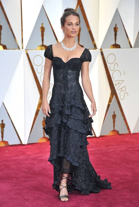 アリシア・ヴィキャンデル　 Alicia Vikander　第89回アカデミー賞　オスカー　2017年　ドレス　レッドカーペット　着用ブランド　速報