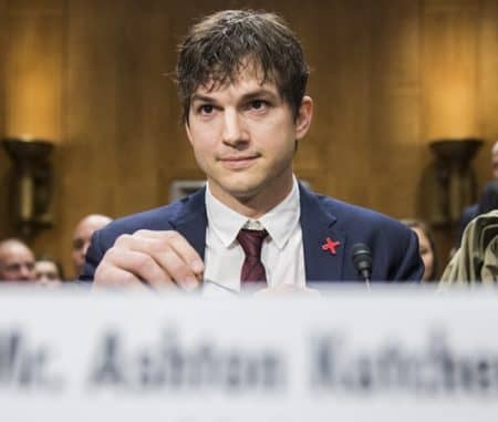 アシュトン・カッチャー アメリカ合衆国上院外交委員会 人身売買 子供の性的虐待防止 聴聞会