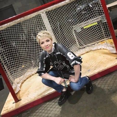 カーリー・レイ・ジェプセン　ブロンドのベリーショート　NHLオールスターゲーム