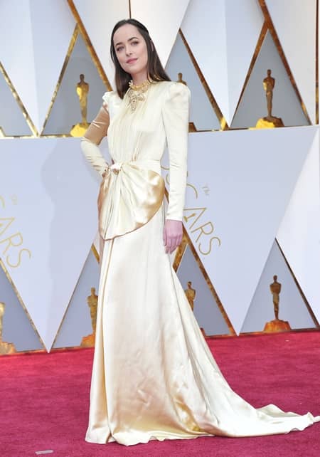 ダコタ・ジョンソン　Dakota Johnson　第89回アカデミー賞　オスカー　2017年　ドレス　レッドカーペット　着用ブランド　速報