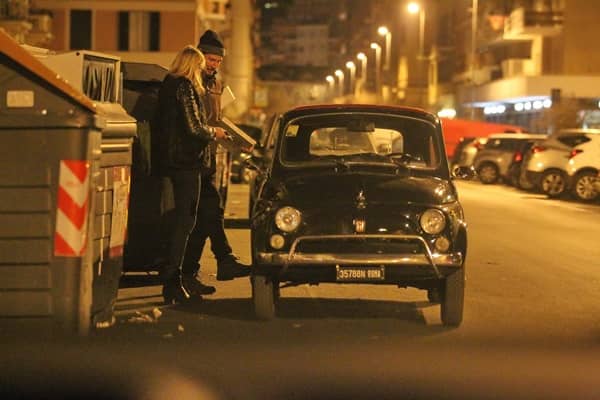 キアヌ・リーブス　イタリア　ローマ　レストランで女性と食事