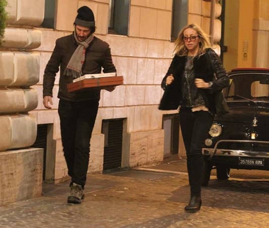 キアヌ・リーブス イタリア ローマ レストランで女性と食事