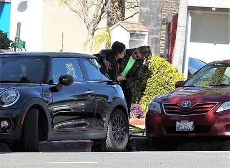 クリステン・スチュワート　ステラ・マックスウェル　ヴィクシーモデル　交際中　パパラッチ写真