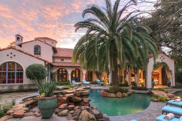 レディー・ガガのスーパーボウル御殿 22億円豪邸 AirBnB