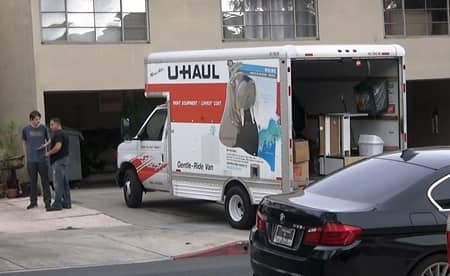 ミーシャ・バートン　引っ越しトラックU-Haulが新居に激突