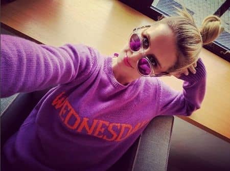 ニッキー･ヒルトン　Nicky Hilton　アルベルタ・フェレッティ　Alberta Ferretti　レインボー･ウィークリーセーター　ファッショニスタ　人気　セーター　品薄　おしゃれ　メンズ　ウィメンズ