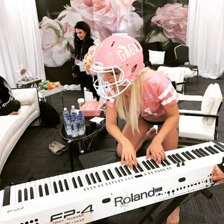 レディー・ガガ Lady Gaga スーパーボウル Super Bowl ハーフタイムショー Half Time Show パーフォンス SNS オリジナル ヘルメット グッズ