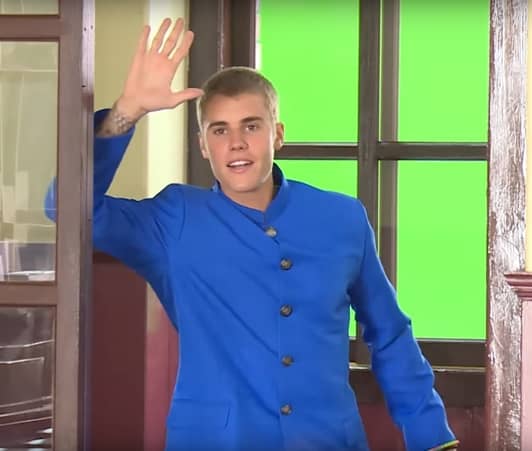 ジャスティン・ビーバー　Justin Bieber　極秘来日　ソフトバンク　CM撮影　青の学ラン　ダブダンス　ピコ太郎　PPAP　学校