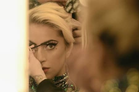 マーク・ジェイコブス・ビューティ　Marc Jacobs Beauty 　レディー・ガガ　Lady Gaga　スーパーボウル　ハーフタイムショー　メイク　コスメ　愛用　9万円　23種類　ジョン・ウェイン　ミュージックビデオ　MV