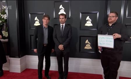 グラミー賞　Grammy Awards　レッドカーペット　裏側　無名　ホワイトボード