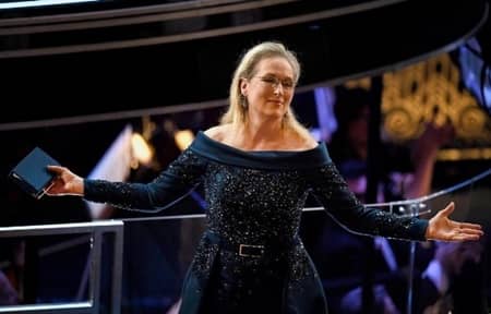 メリル・ストリープ　Meryl Streep　カール・ラガーフェルド　Karl Lagerfeld　第89回アカデミー賞　オスカー　ドレス　バトル　非難　オスカー女優