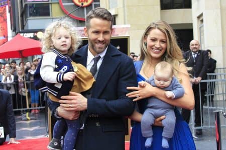 ブレイク・ライヴリー　Blake Lively　ライアン・レイノルズ　Ryan Reynolds　娘　長女　ジェームズ　次女　イネズ　ハリウッドの殿堂　星形　授与式