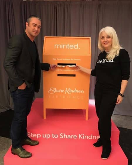 レディー・ガガ Lady Gaga チャリティー ボーン・ディス・ウェイ・ファンデーション イベント シンシア 母 テイラー・キニ―