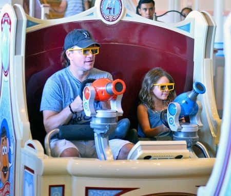 マット・デイモン　Matt Damon　娘　次女　ジア　ディズニーランド　子煩悩　パパ　イクメン