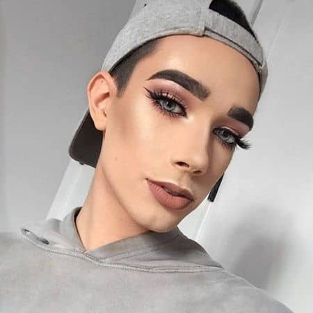 ジェームズ・チャールズ　ビューティブロガー　James Charles Beauty Blogger