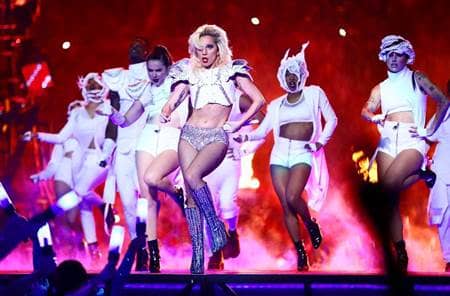 レディー・ガガ　スーパーボウル　ハーフタイムショー　体形　批判　反論　Lady Gaga Halftime Show Superbowl Body Shaming Shut Down
