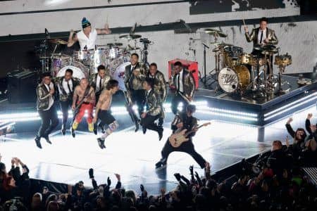 2014　スーパーボウル　ブルーノ・マーズ　Bruno Mars 　レッド・ホット・チリ・ペッパーズ　Red Hot Chilli Peppers　演奏　パフォーマンス