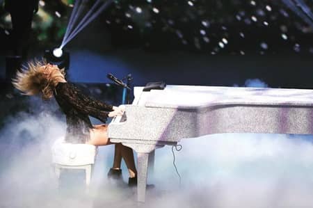 テイラー・スウィフト　スーパーボウル　前夜祭　パフォーマンス　Taylor Swift  Pre Super Bowl Concert Performance