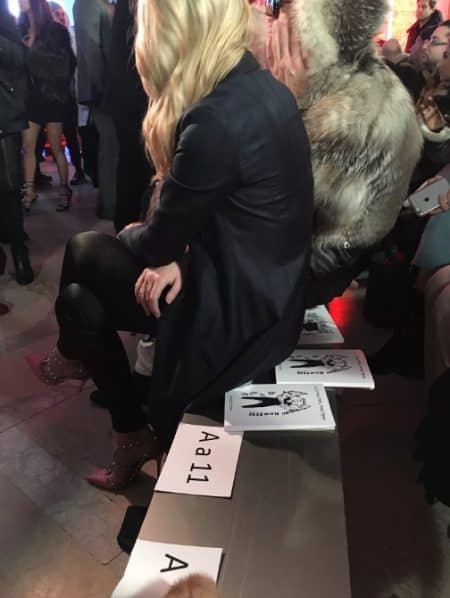 ティファニー・トランプ　ファッションウィーク Tiffany Trump Philipp Plein 　フィリップ・プレイン　フロントロウ　最前列　ぼっち　除け者