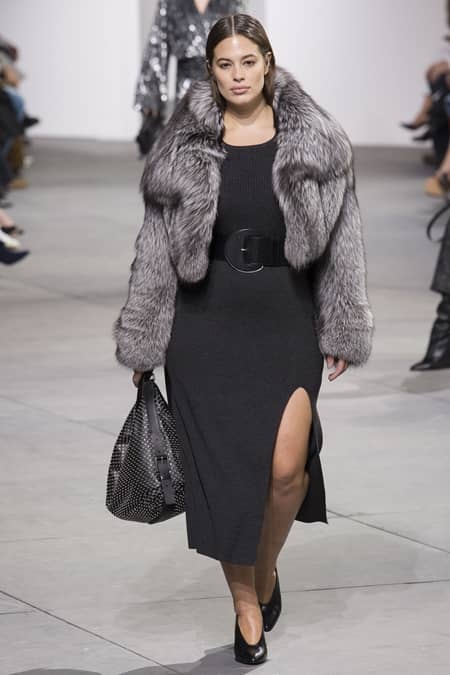 アシュリー・グラハム　Ashley Graham　マイケル・コース　Michael Kors　ファッションショー　プラスサイズモデル　初起用　ウォーキング　ぽっちゃりモデル　NY　ファッションウィーク