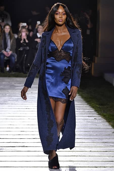ラペルラ　La Perla　NYコレクション　2017年　ランジェリーブランド　イングリッシュガーデン　ジュリア・ハート　ビルトインブラ　人気モデル　ランウェイ