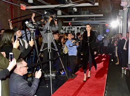 タグ・ホイヤー　Tag Heuer　ベラ・ハディッド　Bella Hadid　アンバサダー　就任　リンク　レディ　チーズカット　恒例　NYFW　ファッションウィーク　NY
