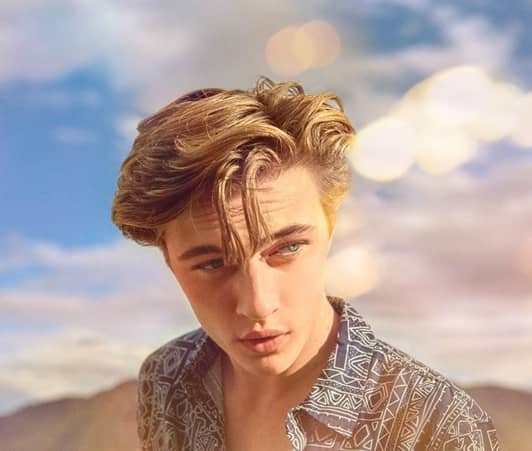 H&M Loves Coachella　H&M　コーチェラ　コラボ　コレクション　ラッキー・ブルー・スミス　姉　バンド　The Atomics　