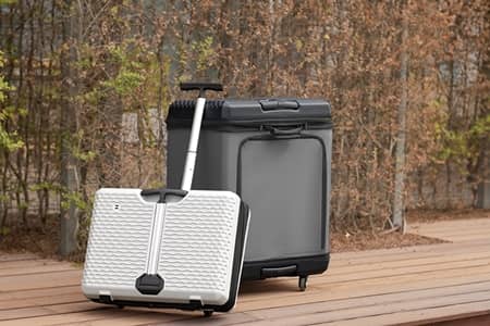 フグ FUGU スーツケース 座れる 棚 大きさ 自由自在 軽い 充電できる 衣装ハンガー ポータブテーブル