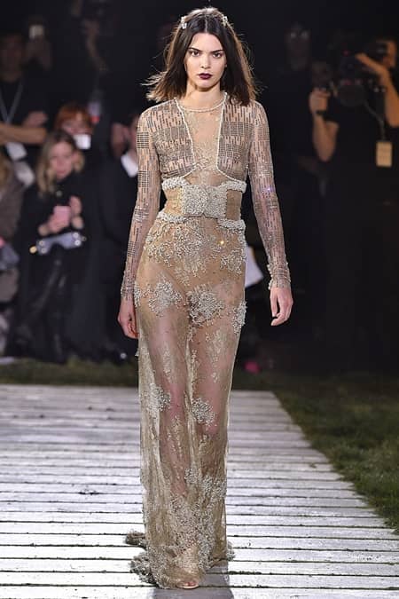 ラペルラ　La Perla　NYコレクション　2017年　ランジェリーブランド　イングリッシュガーデン　ジュリア・ハート　ビルトインブラ　人気モデル　ランウェイ