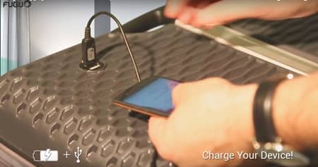 フグ FUGU スーツケース 座れる 棚 大きさ 自由自在 軽い 充電できる 衣装ハンガー ポータブテーブル