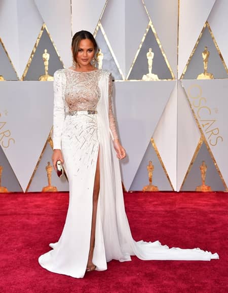 クリッシー・テイゲン　Chrissy Teigen　第89回アカデミー賞　オスカー　2017年　ドレス　レッドカーペット　着用ブランド　速報