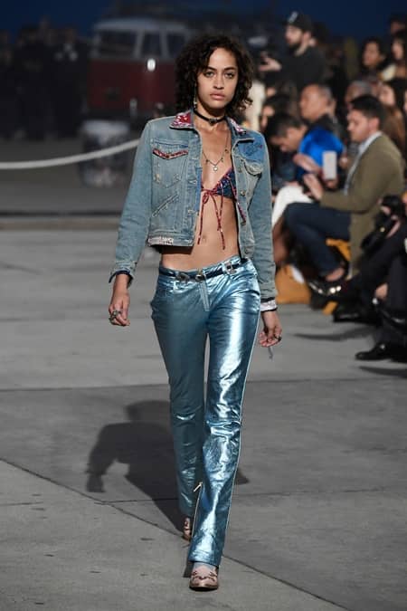 ジジ・ハディッド Gigi Hadid トミーヒルフィガー Tommy Hilfiger TOMMY×GIGI 2017年春夏 ベニスビーチ コレクション フェス TOMMY LAND 3,000人 観客 顧客 おしゃれ ポップアップストア モデル 豪華 コレクションの様子 水着