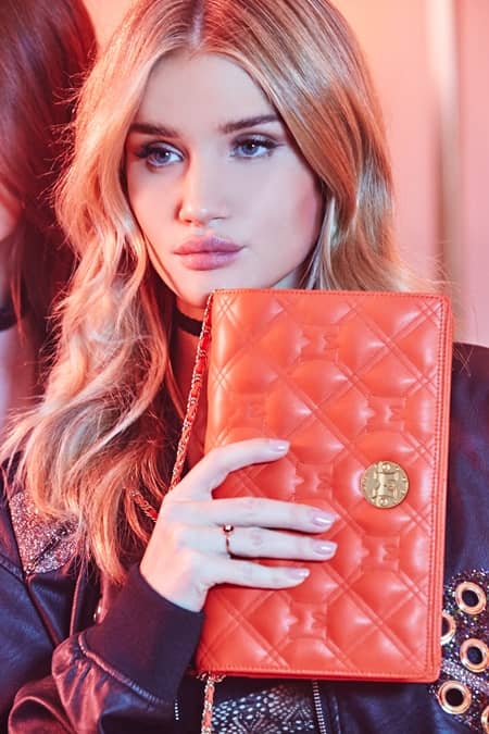 ロージー・ハンティントン・ホワイトリー Rosie Huntington-Whiteley メトロシティ イタリア フィレンツェ ブランド 広告塔 新キャンペーン 撮影 動画