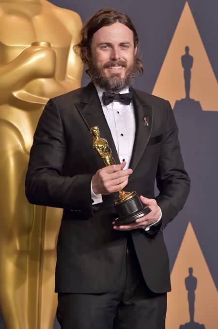 ケイシー・アフレック　Casey Affleck　第89回アカデミー賞　オスカー　主演男優賞　受賞　性的暴力　2人に訴えられる　示談　ゴールデン・グローブ賞　