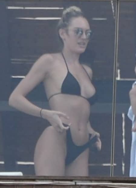キャンディス・スワネポール 息子アナカ君とプール ブラジル
