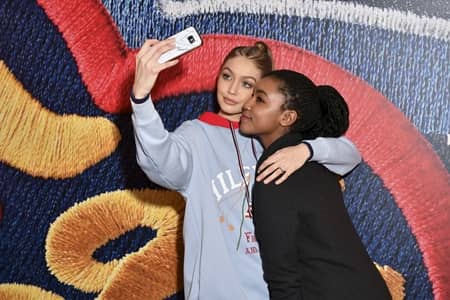 ジジ・ハディッド Gigi Hadid パリ イベント ディナー TOMMYXGIGI #TOGETHERTOUR