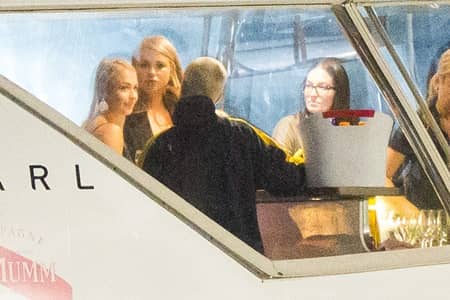 ジャスティン・ビーバー　オーストラリアのメルボルン　パーパス・ワールド・ツアー　美女に囲まれヨット遊び