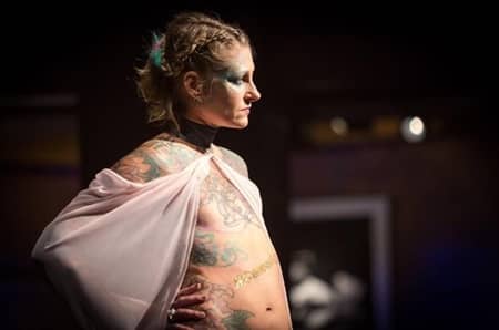 アナ・オノ　AnaOno　NYFW　ファッションウィーク　2017年　乳がん　乳がんサバインバー　ランウェイ　ウォーキング　