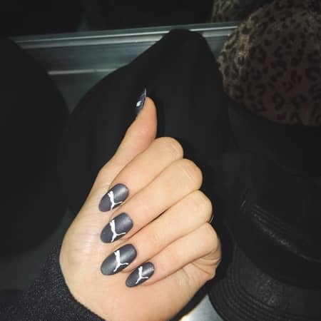 カイリー・ジェンナー　Kylie Jenner　プーマ　ロゴネイル　最新トレンド　海外　