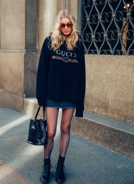 エルザ・ホスク　Elsa Hosk　グッチ　GUCCI　ロゴ　トップス　Tシャツ　ロゴトップス　セレブ　ファッショニスタ　人気　90年代風　可愛い　被りアイテムNO.1　おそろい