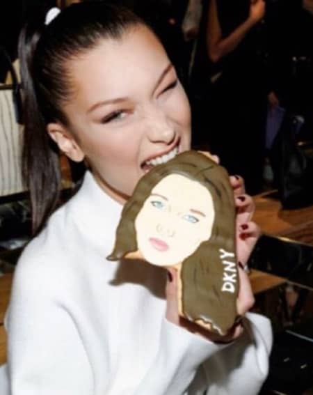 ベラ・ハディッド　Bella Hadid　セレブ　顔クッキー　NY　 The Cupcake Market　カップケーキマーケット　サラ・シルバーマン