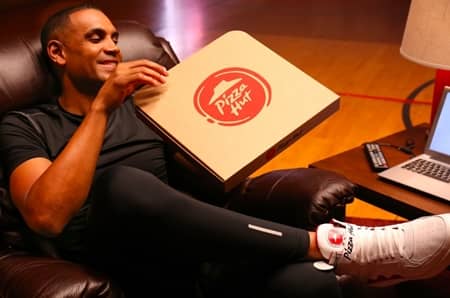 ピザハット Pizza Hut スニーカー パイトップス Pie tops シューサージャン Shoe Surgeon 話題 ボタンを押すとピザが届く おもしろ
