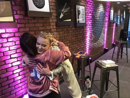 ザラ・ラーソン　Zara Larsson アルバム『ソー・グッド』発売記念ロンドンファンイベント
