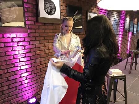 ザラ・ラーソン　Zara Larsson アルバム『ソー・グッド』発売記念ロンドンファンイベント