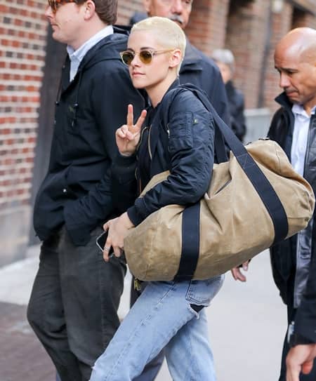クリステン・スチュワート　Kristen Stewart  坊主　ブロンド　Shaved Head Blonde Underwater